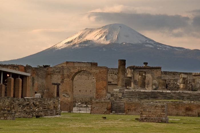 media/plg_solidres_experience/images/22ac3c5a5bf0b520d281c122d1490650/PompeiiHerculaneum/iStock-000001458922Small_d_0_0_900.20170804190801.jpg