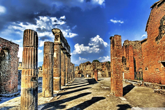 media/plg_solidres_experience/images/22ac3c5a5bf0b520d281c122d1490650/PompeiiHerculaneum/pompei_colonne_scavi.jpg